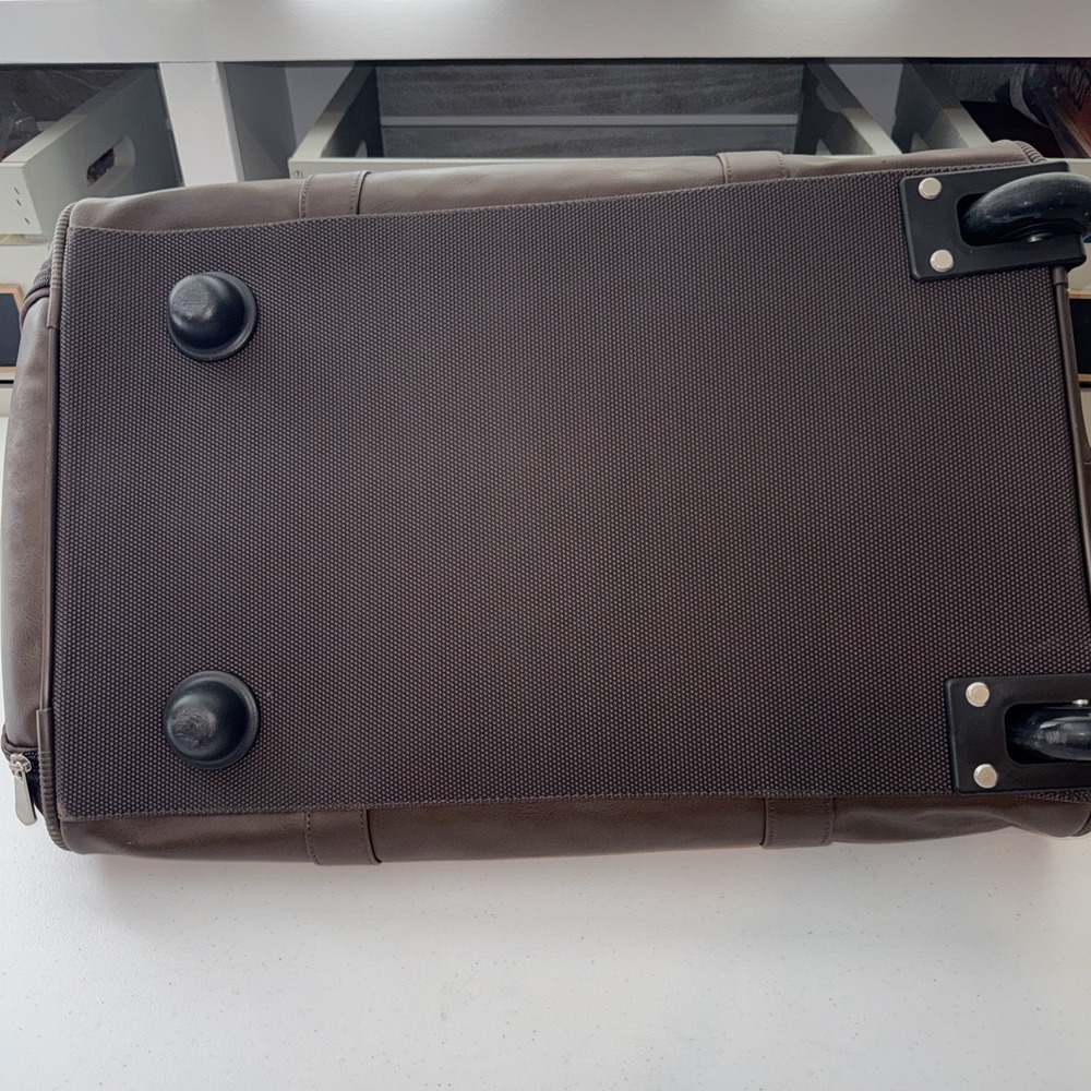 Kluge Genuine Cowhide Leather Rolling duffel Carry-On Bag $199 Used Once - Picture 11 of 14